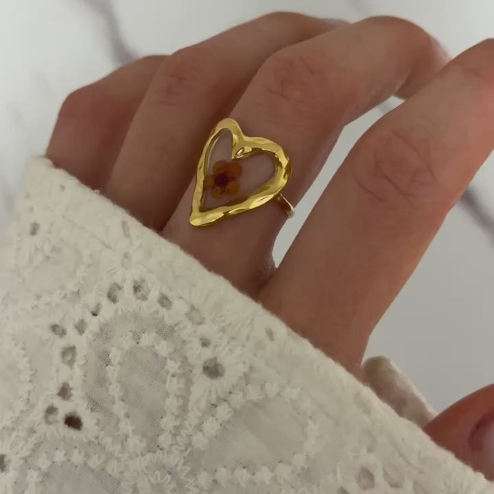 Vintage Style Gold Floral Heart Ring