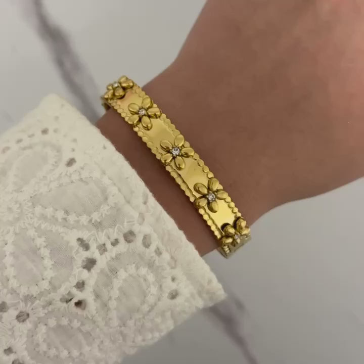 Vintage Vibe Gold Bracelet With Flowers