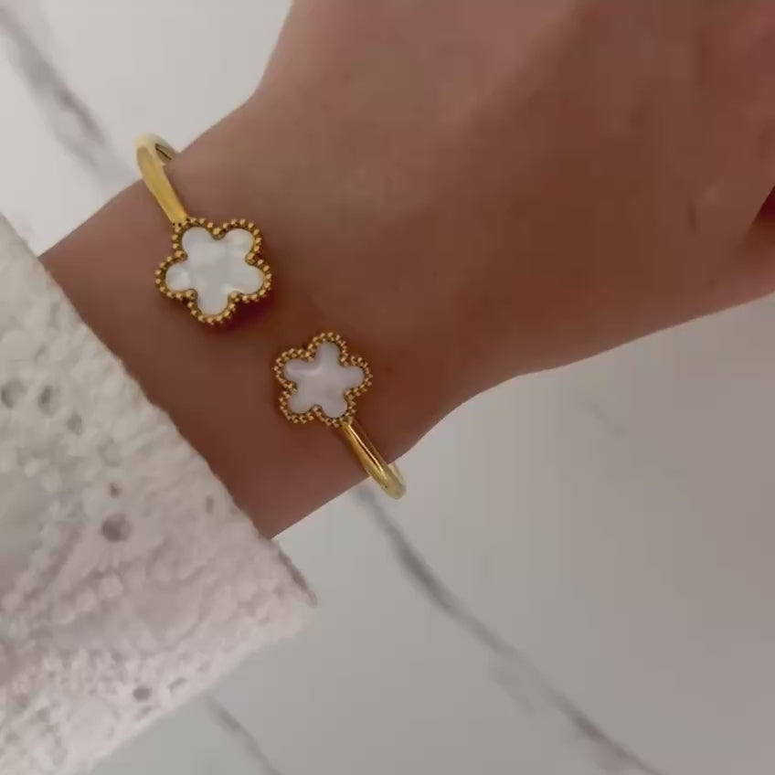 Gold Bracelet White Pearl Flowers