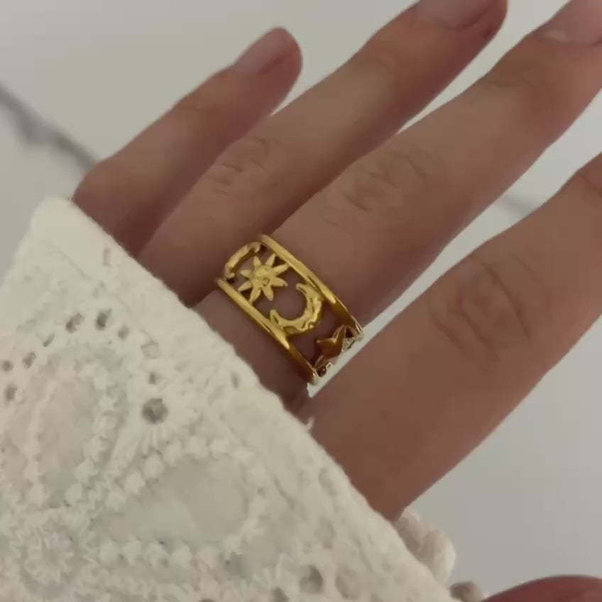 Gold ring Sun Moon/Stars